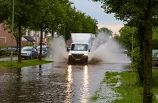Afbeelding 1 van Wateroverlast door hevige regenval