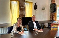 Afbeelding 1 van Ons Huis viert start verbouw ’t Achtervoort samen met bewoners en Koopmans